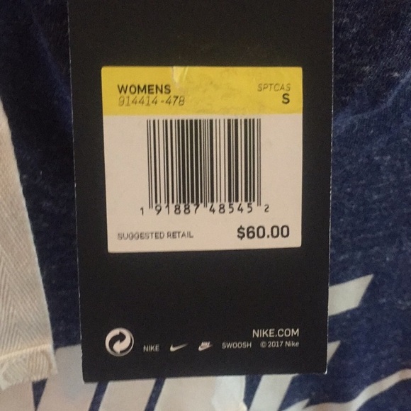 Nike Woman’s Pullover Hoodie - Picture 4 of 4